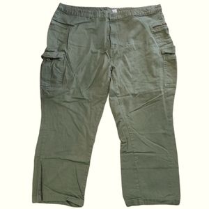 Army Green Cargo Pants.. Like New.
